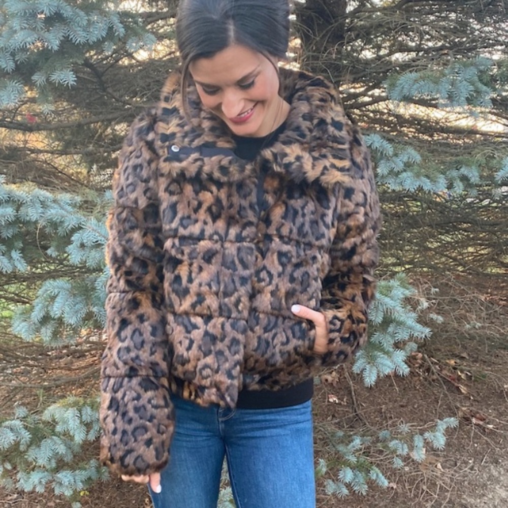 A&F mini puffer leopard